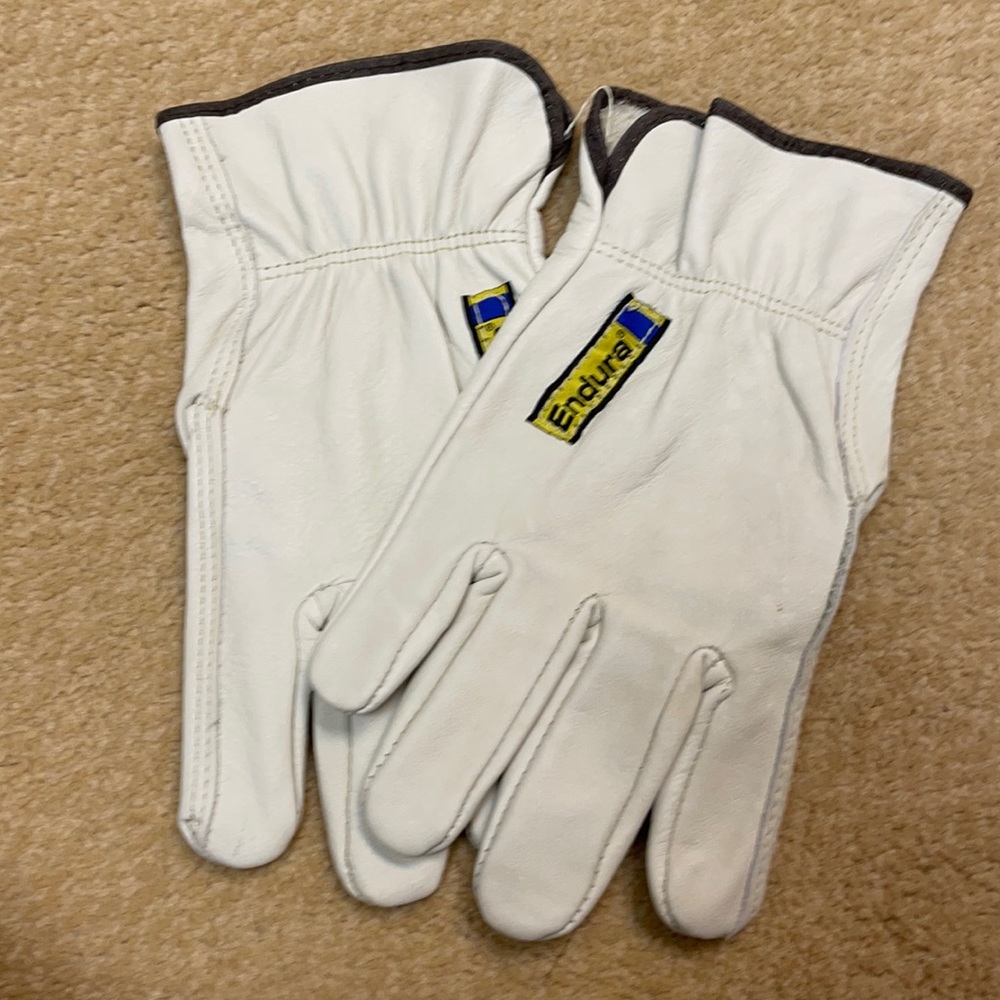 NWOT leather gloves